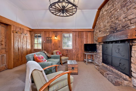 Crackenback Cottage 1884 - Accommodation Mt Buller 1