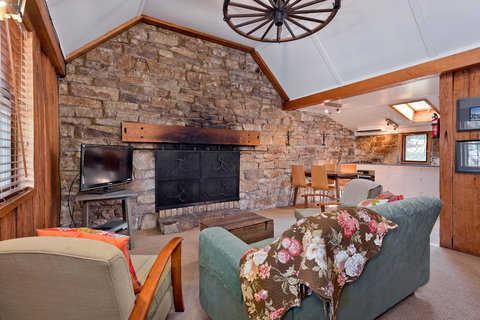 Crackenback Cottage 1884 - Accommodation Mt Buller 3