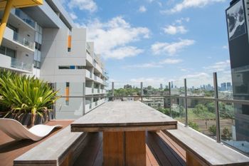 Spacious Apartment Close To Melbourne CBD - Accommodation Mt Buller 4