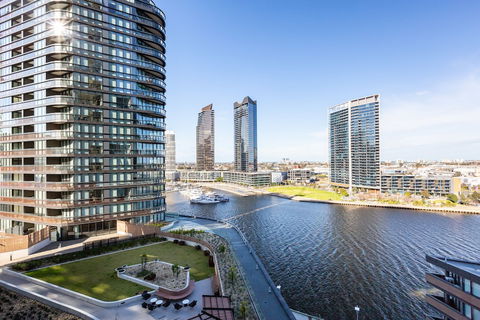 Sabrina, 2BDR Docklands Apartment - Accommodation Mt Buller 0