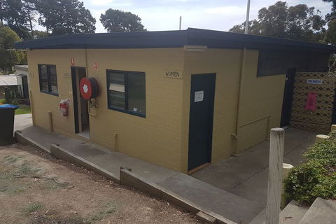 Lakes Caravilla Caravan Park - Accommodation Mt Buller 3