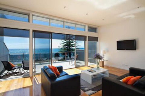 Penguin Waterfront Escape - Accommodation Mt Buller 0