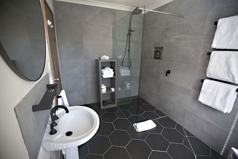 The Shingles Riverside Cottages - Accommodation Mt Buller 6