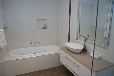 Yarra Glen Racecourse Apartments - Accommodation Mt Buller 4