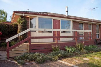 Yarra Glen Racecourse Apartments - Accommodation Mt Buller 0
