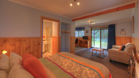 Derwent Bridge Chalets & Studios - Accommodation Mt Buller 6