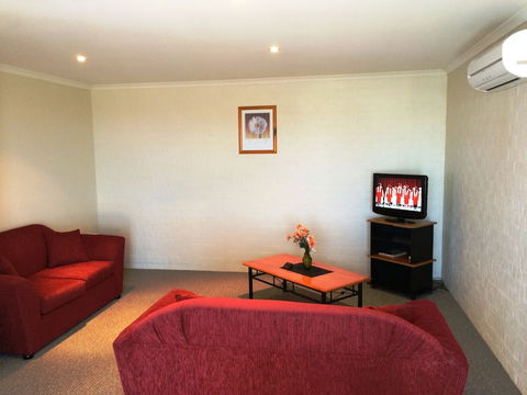 Heritage House Motel & Units - Accommodation Mt Buller 5