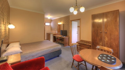 Barrass's John Bright Motor Inn - Accommodation Mt Buller 3