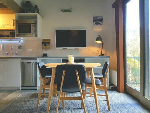 CHILL OUT At THREDBO - Accommodation Mt Buller 3