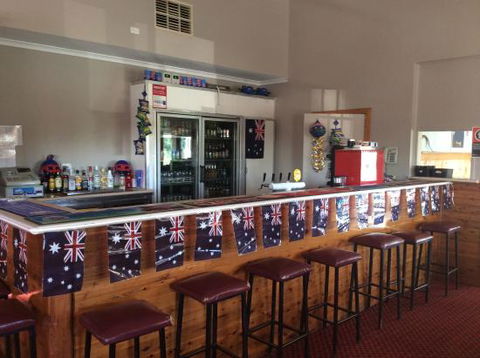 Ivanhoe Hotel Motel - Accommodation Mt Buller 0