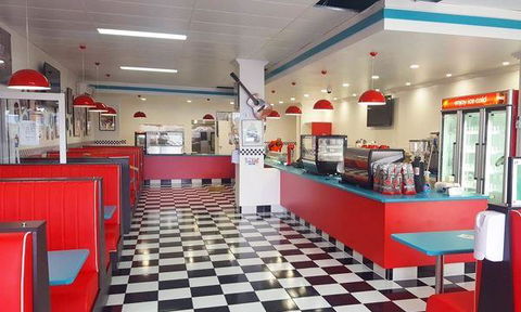 RJ's Rock N Roll Diner - Accommodation Mt Buller 8