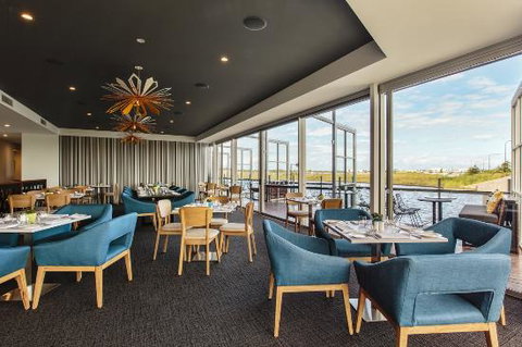 Wildflower Restaurant And Bar At Best Western Plus Lake Kawana - Accommodation Mt Buller 0