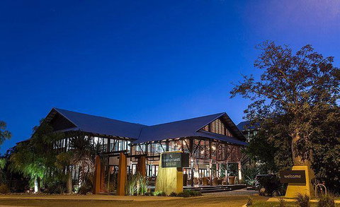 The Deck Poolside Bar & Restaurant - Accommodation Mt Buller 5