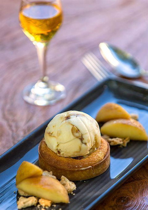 The Deck Poolside Bar & Restaurant - Accommodation Mt Buller 7