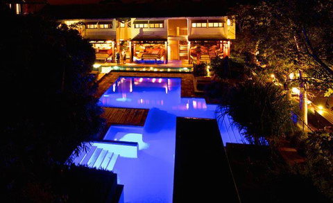 The Deck Poolside Bar & Restaurant - Accommodation Mt Buller 8