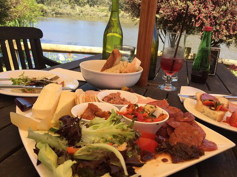 The Lake House Restaurant - Accommodation Mt Buller 0