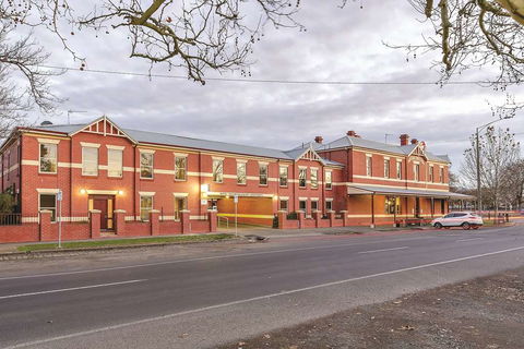 Lake Inn Ballarat - Accommodation Mt Buller 1