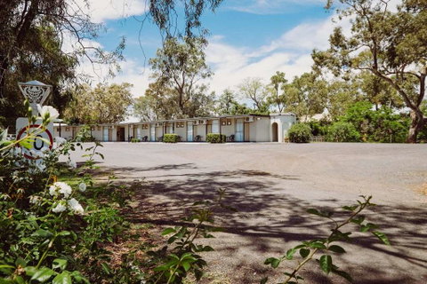 Artesian Spa Motor Inn - Accommodation Mt Buller 1
