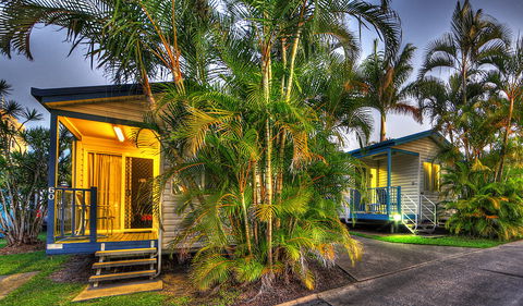 Alex Beach Cabins & Tourist Park - Accommodation Mt Buller 0
