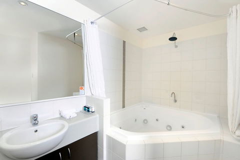 Assured Ascot Quays Apartment Hotel - Accommodation Mt Buller 7