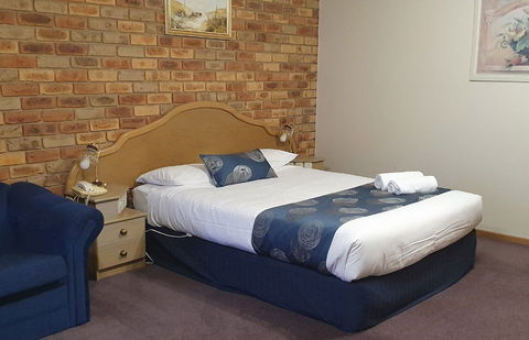 Pines Country Club Motor Inn - Accommodation Mt Buller 2