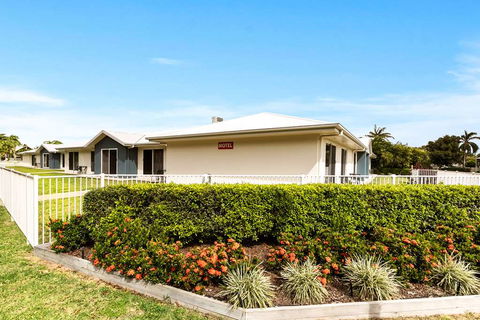 Econo Lodge Beachside - Accommodation Mt Buller 1