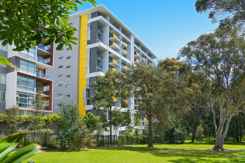 Astra Apartments MacQuarie Park - Accommodation Mt Buller 0