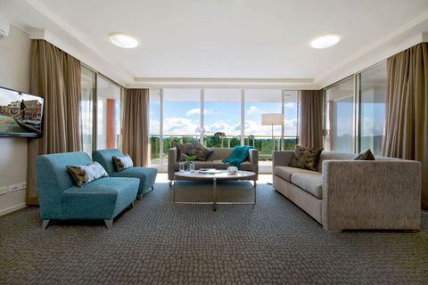 Pacific Suites Canberra - Accommodation Mt Buller 1