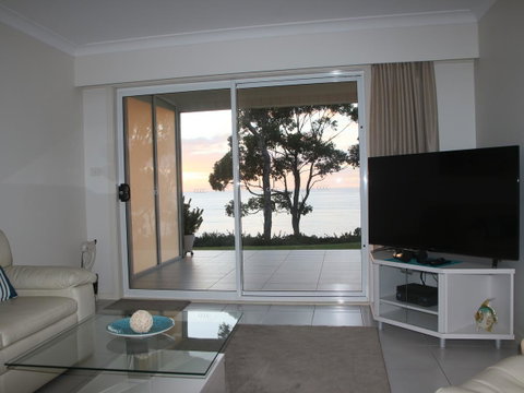 Mollymook Beach Waterfront - Accommodation Mt Buller 12