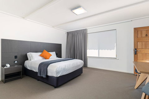 Mick O\'Sheas - Accommodation Mt buller 4