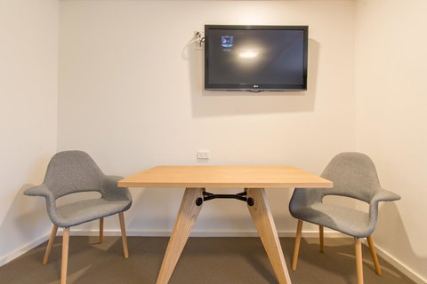 Mick O\'Sheas - Accommodation Mt buller 13