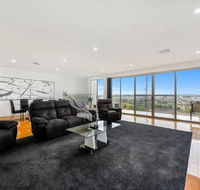 BENGALEE EXECUTIVE TOWNHOUSE- MODERN  STYLISH - Accommodation Mt Buller