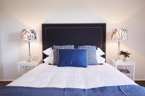 Bright And Spacious Family Home With Leafy Deck - Accommodation Mt Buller 6