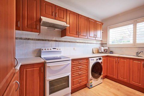 Bright And Spacious Family Home With Leafy Deck - Accommodation Mt Buller 17