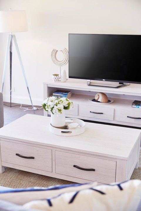 Bright And Spacious Family Home With Leafy Deck - Accommodation Mt Buller 15