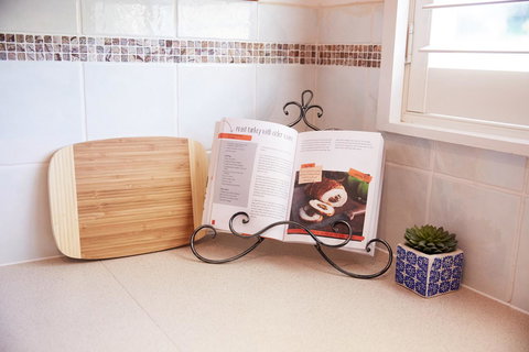 Bright And Spacious Family Home With Leafy Deck - Accommodation Mt Buller 20