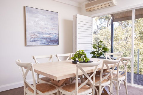 Bright And Spacious Family Home With Leafy Deck - Accommodation Mt Buller 22