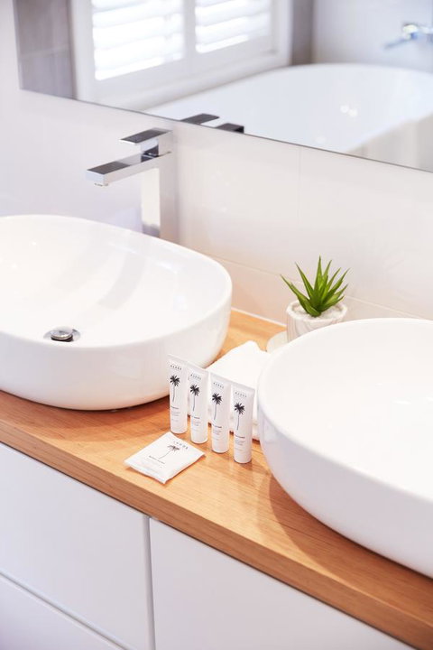 Bright And Spacious Family Home With Leafy Deck - Accommodation Mt Buller 10