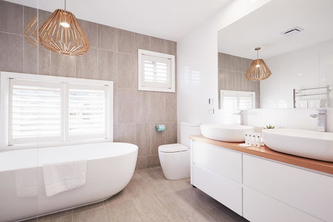 Bright And Spacious Family Home With Leafy Deck - Accommodation Mt Buller 8