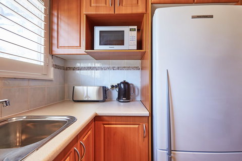 Bright And Spacious Family Home With Leafy Deck - Accommodation Mt Buller 19