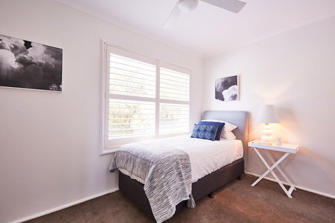 Bright And Spacious Family Home With Leafy Deck - Accommodation Mt Buller 24