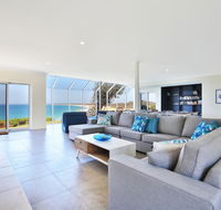 Neptune - Absolute Beachfront - Accommodation Mt Buller