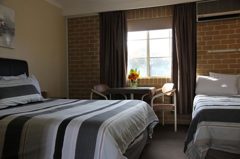 Grand Manor Motor Inn - Accommodation Mt Buller 6