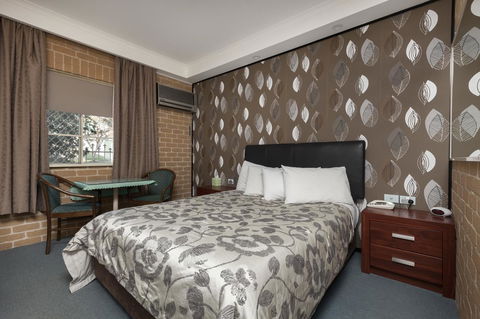 Grand Manor Motor Inn - Accommodation Mt Buller 0