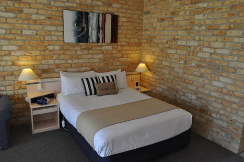 Mollymook Surfbeach Motel & Apartments - Accommodation Mt Buller 4