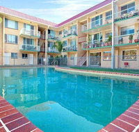 Bribie Beach King bed Unit overlooking pool - Accommodation Mt Buller
