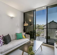 Bright Modern Apartment w Parking and Gym Near CBD - Accommodation Mt Buller