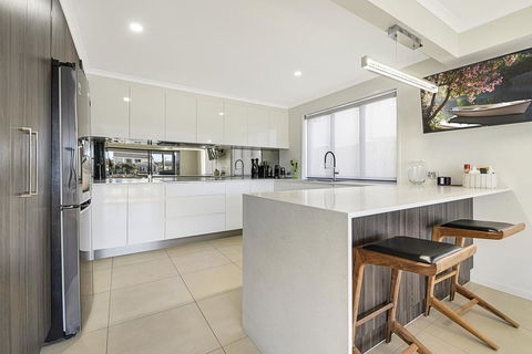 CANAL HOME NEAR MOOLOOLABA - Accommodation Mt Buller 3