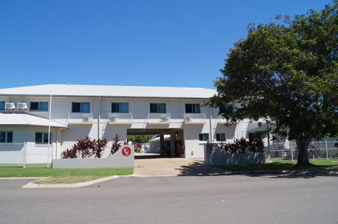 Castle Crest Motel - Accommodation Mt Buller 0