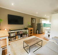 Chic Pet Friendly  500m to the Beach w/ parking - Accommodation Mt Buller
